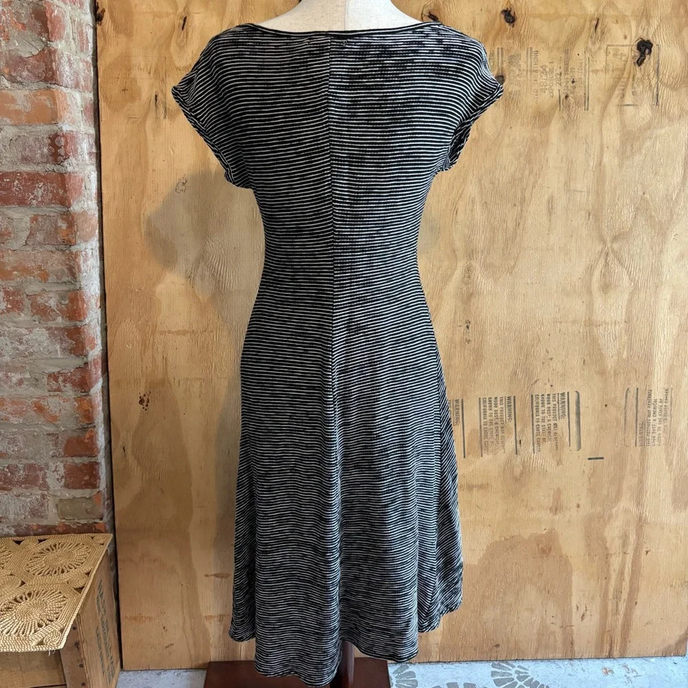 NWT Max Studio Twist Front Cap Sleeve Black & White Striped Dress Sz S - Picture 4 of 6
